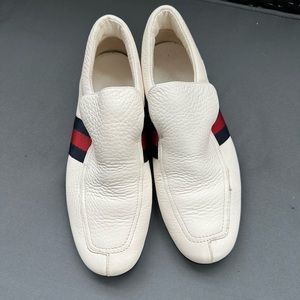 PRICE CUT! Gucci White leather shoes w/ fabric band.
